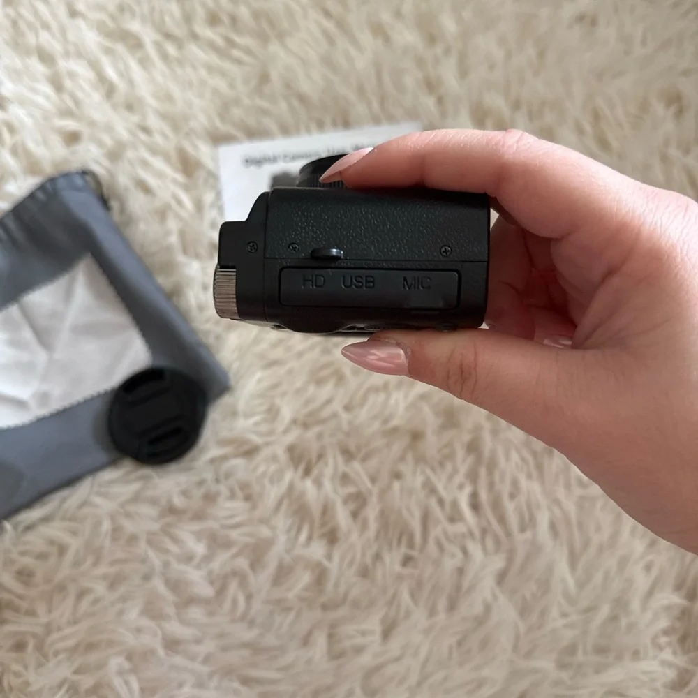 4K Digital Vlogging Camera with Carry Pouch and Manual